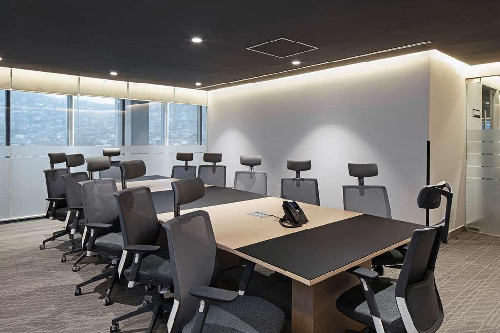 Galeria Plaza Monterrey Hotel Facilities photo A typical meeting room